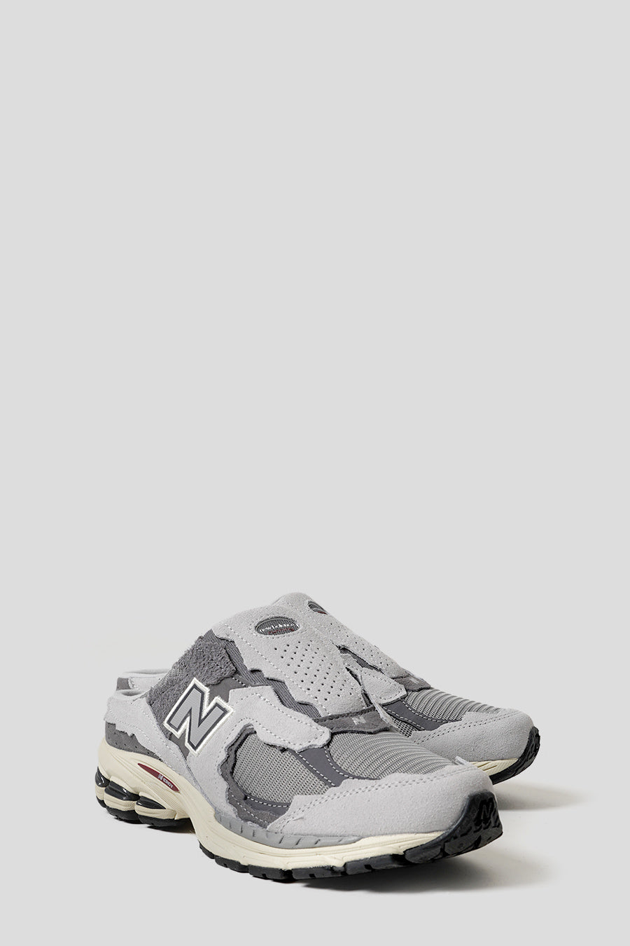 NEW BALANCE - RAINCLOUD AND MAGNET 2002R MULE SNEAKERS – LE