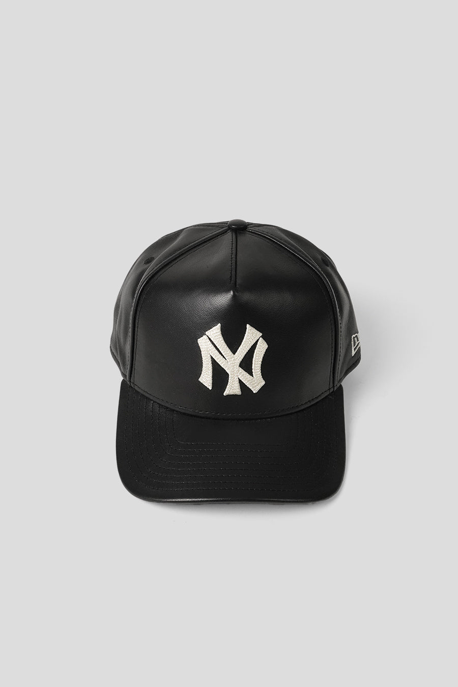 NEW ERA - CASQUETTE 9FORTY E-FRAME MLB NEW YORK YANKEES EN CUIR NOIRE - LE LABO STORE