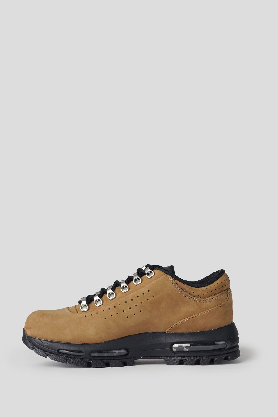 NIKE - SNEAKERS AIR MAX GOADOME LOW SP TAUPE UNIVERSITY RED ET BLACK - LE LABO STORE