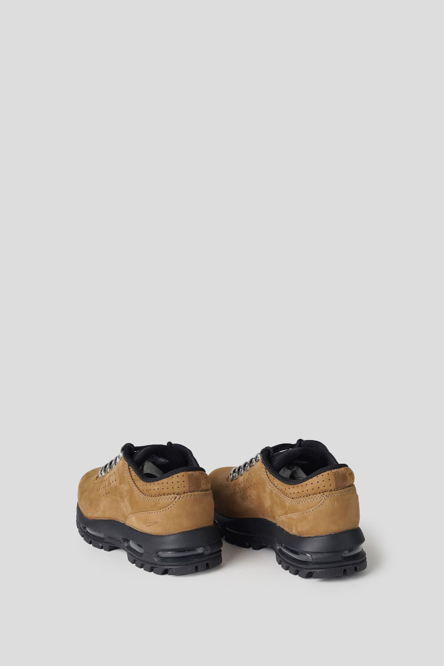NIKE - SNEAKERS AIR MAX GOADOME LOW SP TAUPE UNIVERSITY RED ET BLACK - LE LABO STORE
