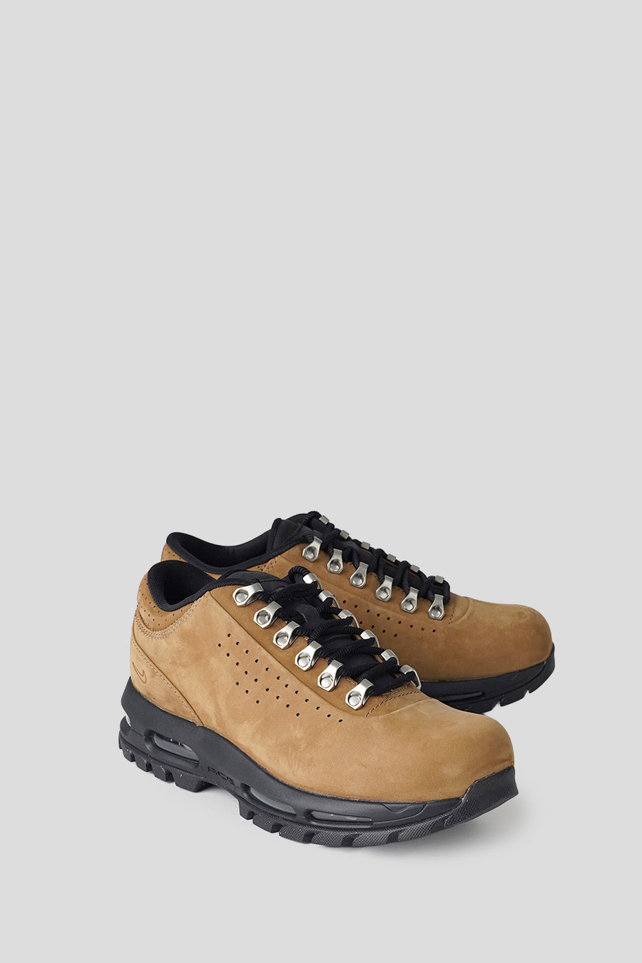 NIKE - SNEAKERS AIR MAX GOADOME LOW SP TAUPE UNIVERSITY RED ET BLACK - LE LABO STORE