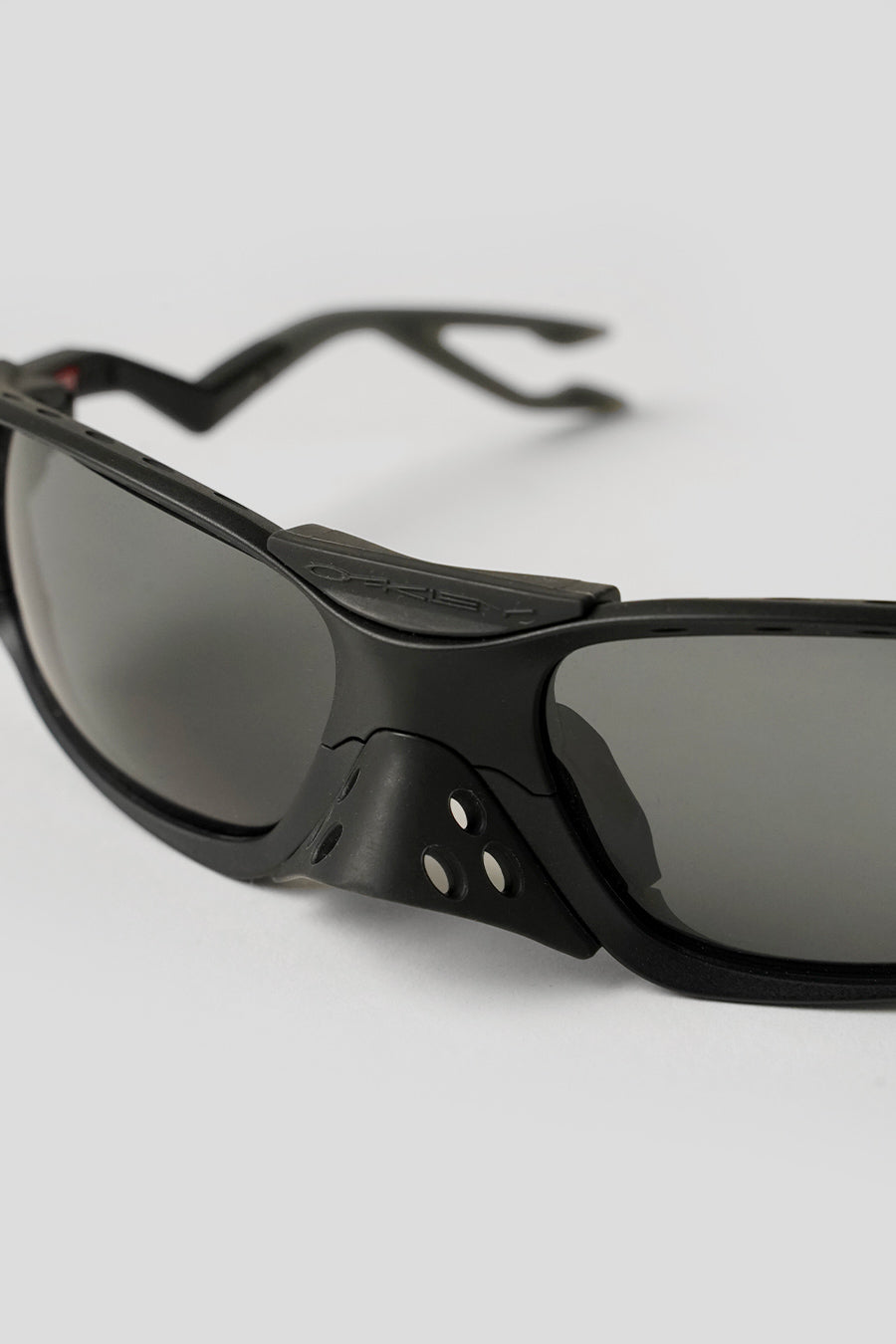 OAKLEY - LUNETTES PLANTARIS SQ MATTE BLACK ET PRIZM GREY - LE LABO STORE