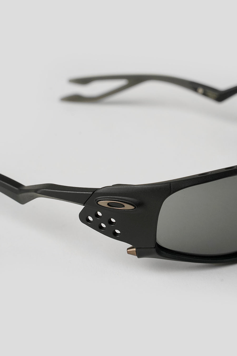 OAKLEY - LUNETTES PLANTARIS SQ MATTE BLACK ET PRIZM GREY - LE LABO STORE