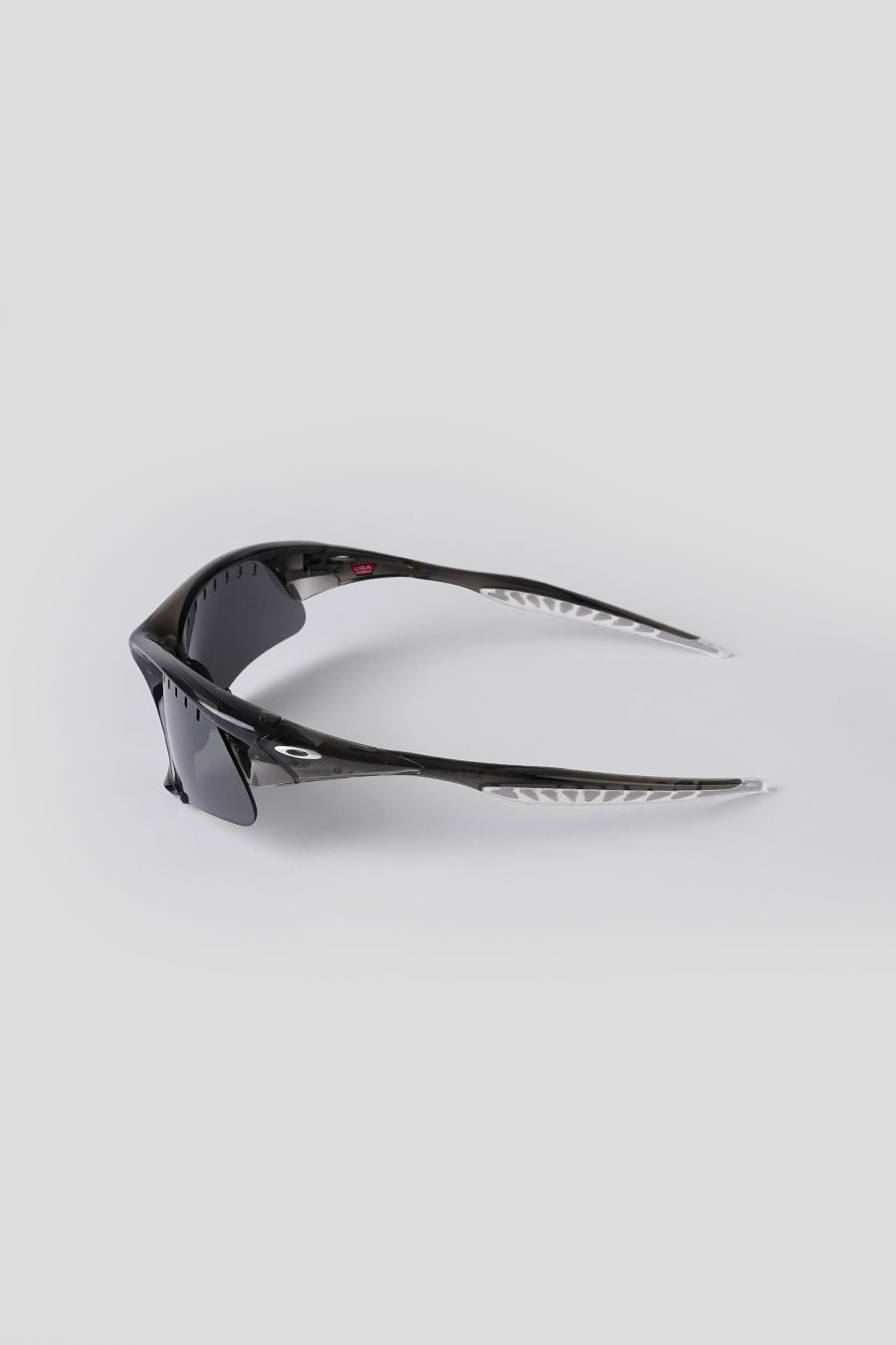 OAKLEY - SUTURE JACKET™ X SATISFY GREY SMOKE /W PRIZM BLACK VENTED - LE LABO STORE