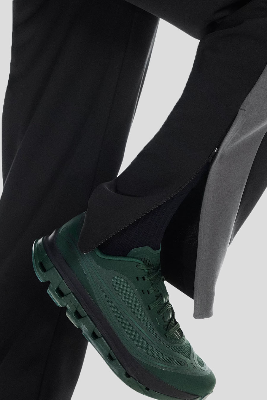 ON - PANTALON DE SURVÊTEMENT X IKON NOIR ET ECLIPSE - LE LABO STORE