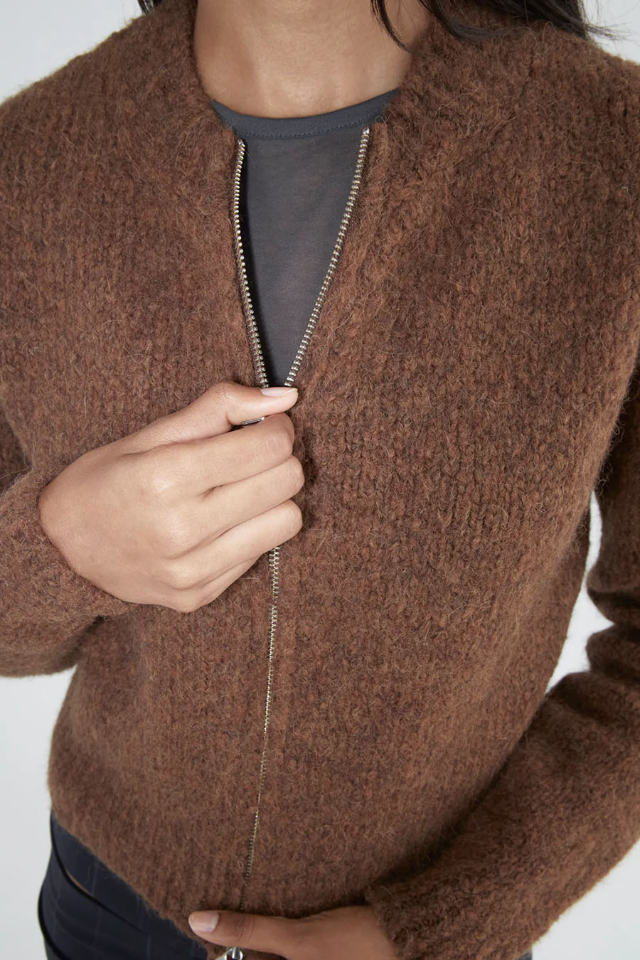 PALOMA WOOL - CARDIGAN HASTA LUEGO ZIP MARRON - LE LABO STORE