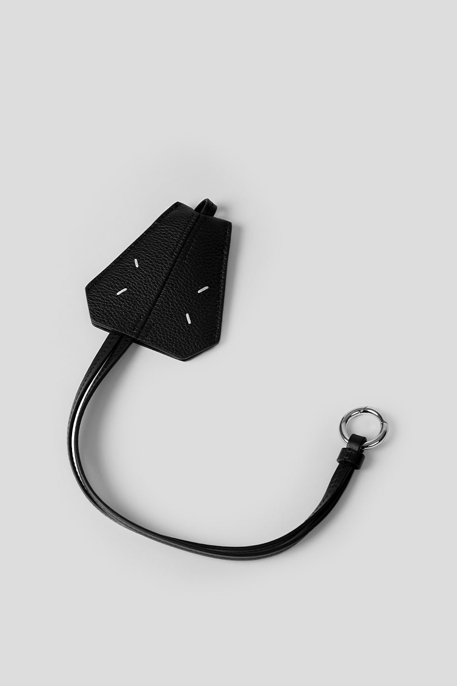 Maison Margiela - PORTE CLÉS TEXTURÉ EN CUIR NOIR - LE LABO STORE