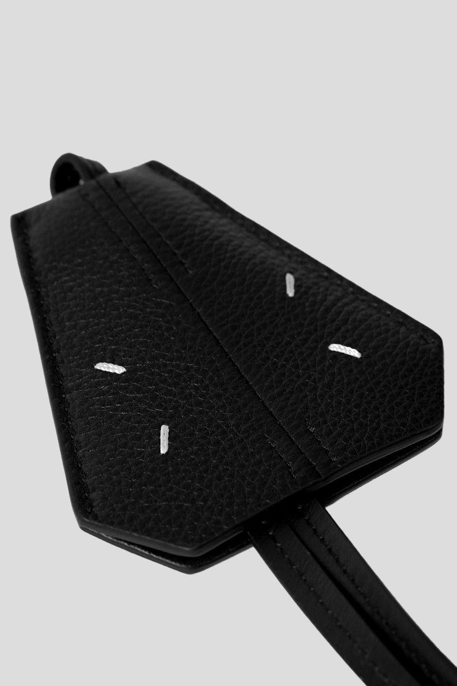 Maison Margiela - PORTE CLÉS TEXTURÉ EN CUIR NOIR - LE LABO STORE