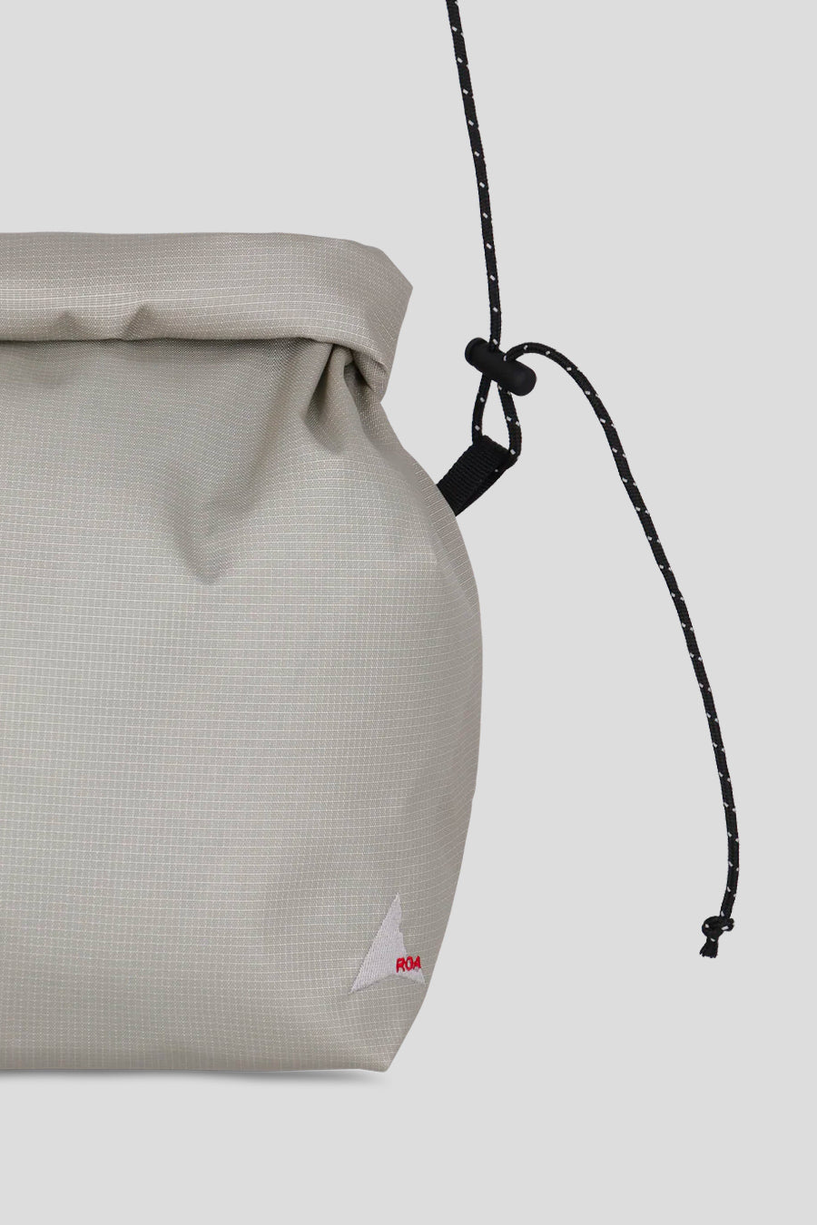 ROA HIKING - SAC À BANDOULIÈRE YUNA GRIS CLAIR - LE LABO STORE