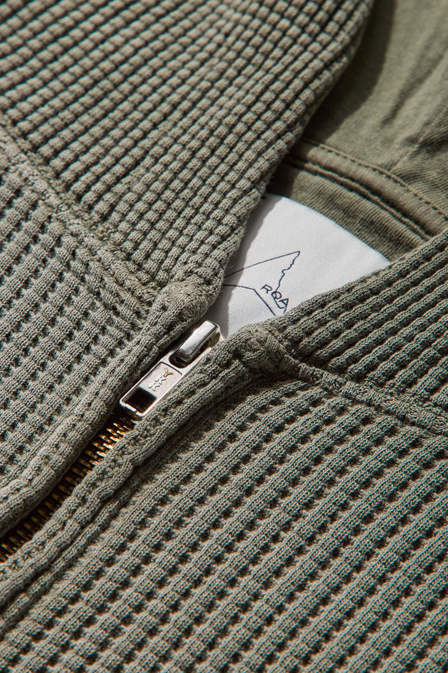 ROA HIKING - SWEAT À CAPUCHE ZIPPÉ GAUFRÉ BEE SUN OLIVE - LE LABO STORE