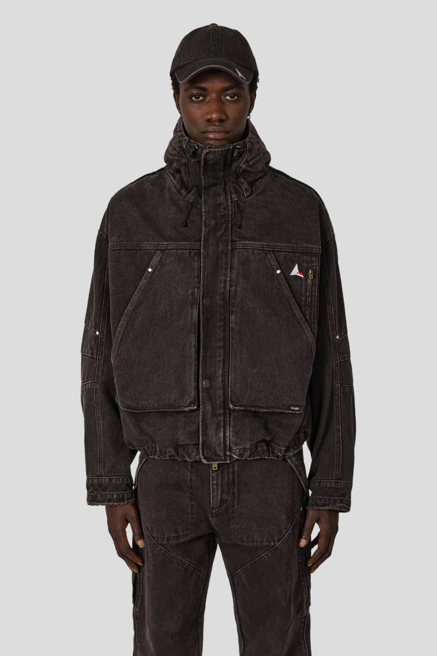 ROA HIKING - VESTE EN JEAN VOLCANO X WRANGLER BRUN FONCÉ - LE LABO STORE