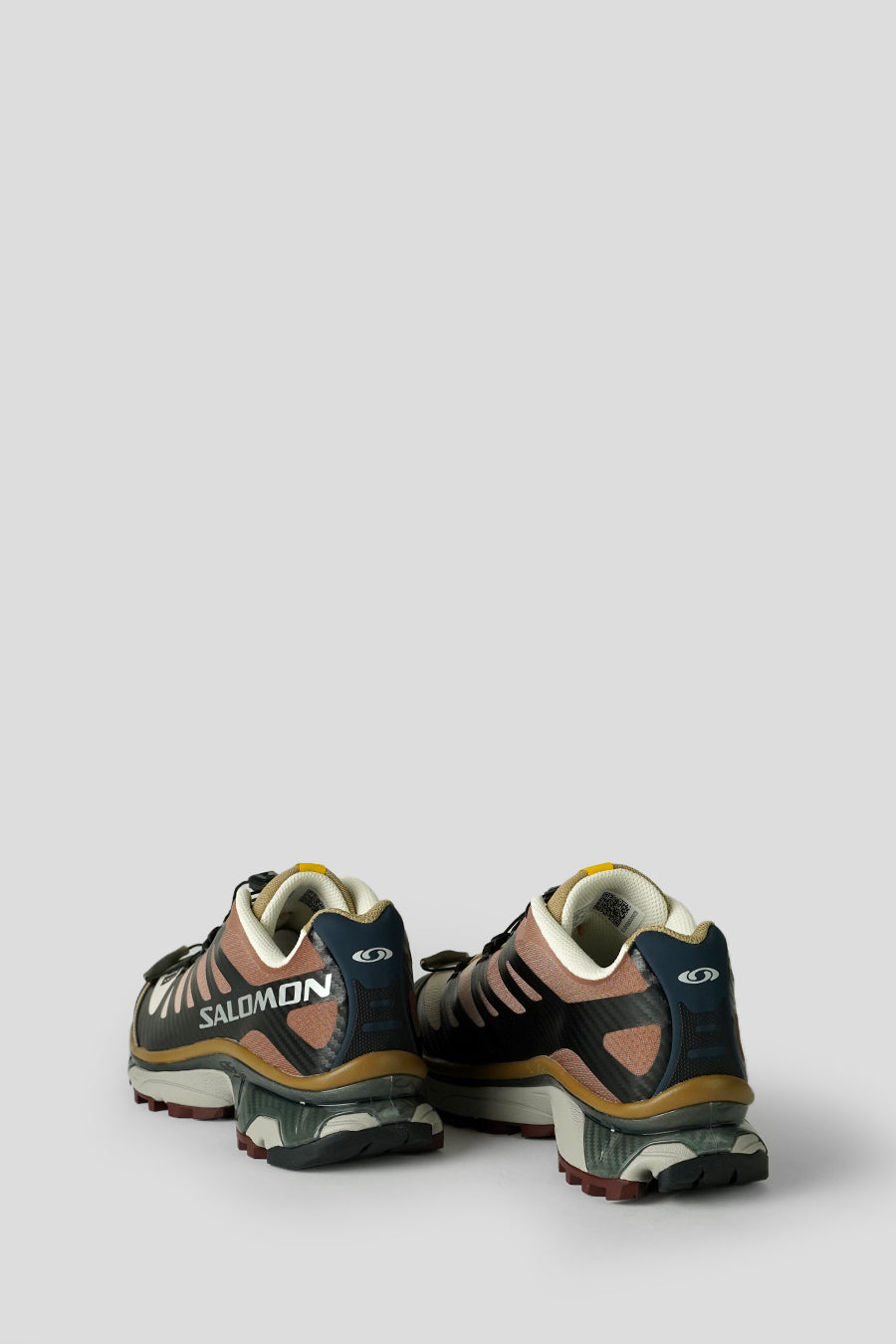 Salomon - SNEAKERS XT-4 OG BLACK, DESERT TAN ET VANILLA ICE - LE LABO STORE