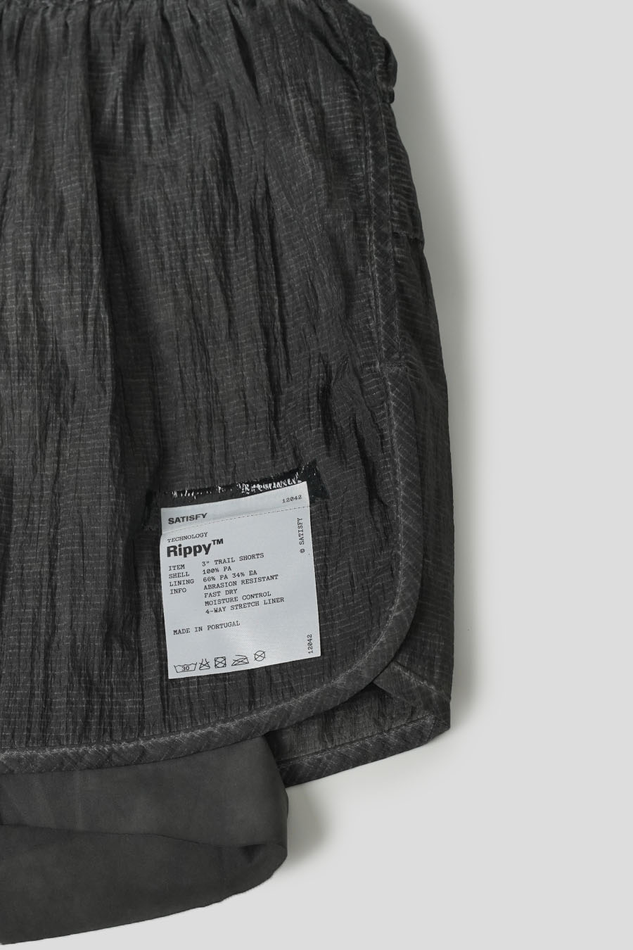 SATISFY - AGED BLACK RIPPY 3 TRAIL SHORT  - LE LABO STORE