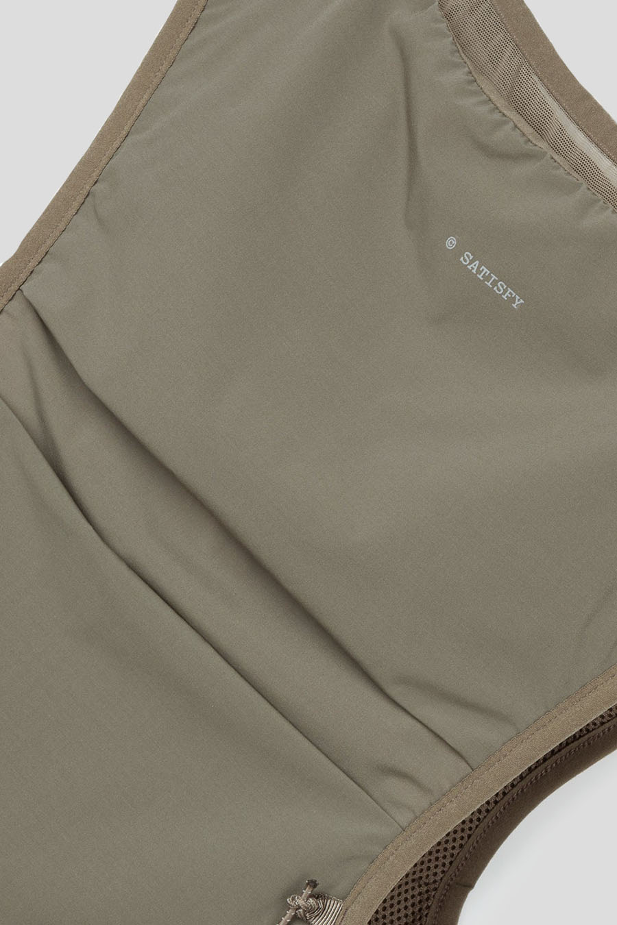 SATISFY - GILET D'HYDRATATION JUSTICE CORDURA 5L FALCON - LE LABO STORE