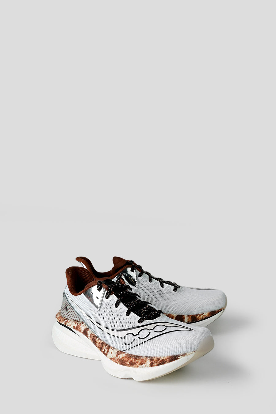 Saucony - SNEAKERS ENDORPHIN ARURA WHITE ET CHROME - LE LABO STORE