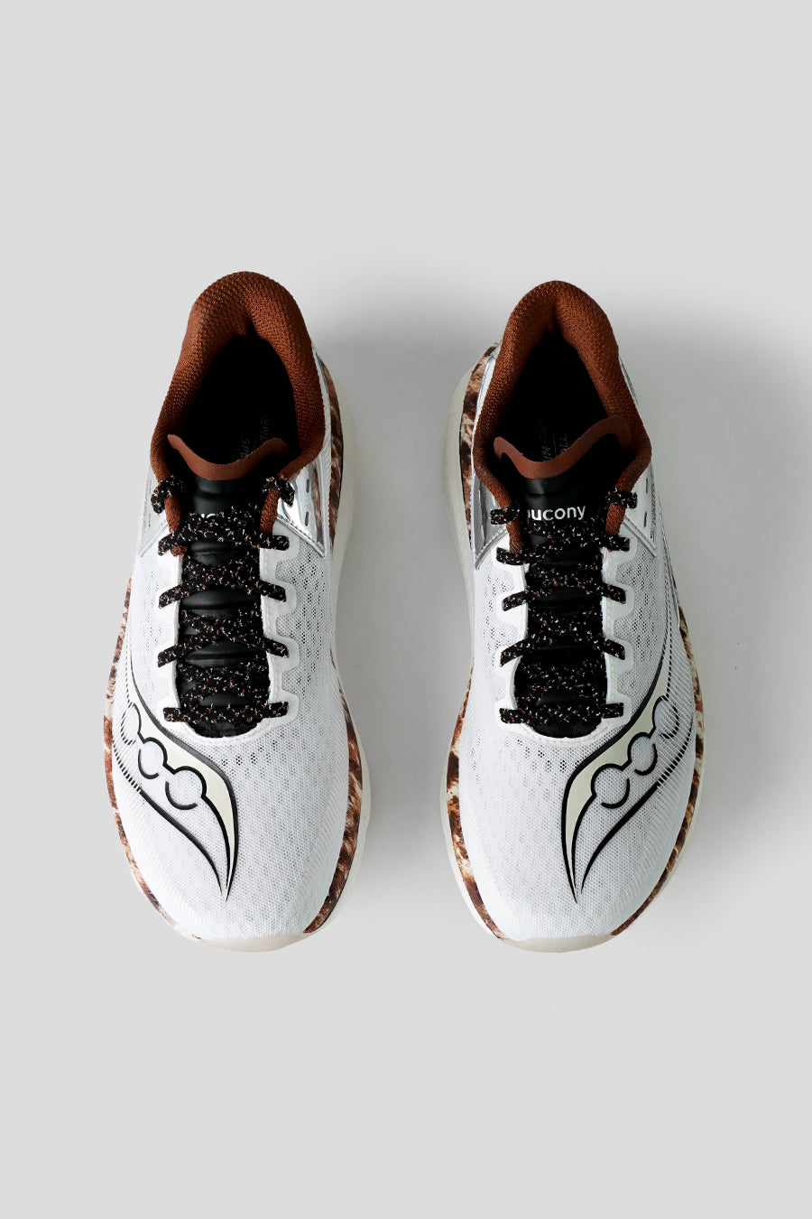 Saucony - SNEAKERS ENDORPHIN ARURA WHITE ET CHROME - LE LABO STORE