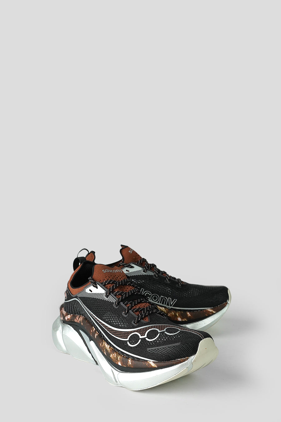 Saucony - BLACK AND CHROME ENDORPHIN ELITE 3 SNEAKERS - LE LABO STORE