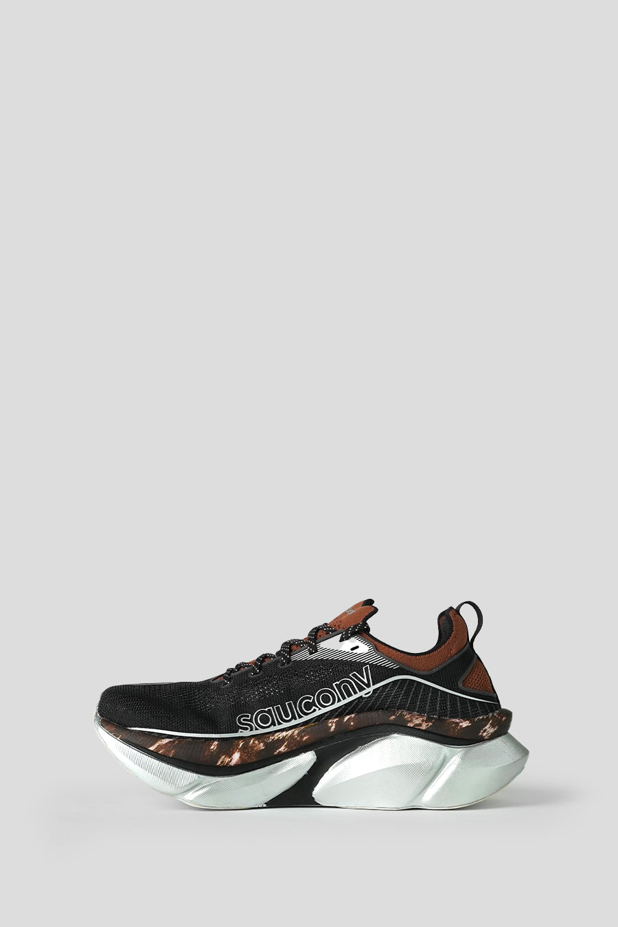 Saucony - BLACK AND CHROME ENDORPHIN ELITE 3 SNEAKERS - LE LABO STORE