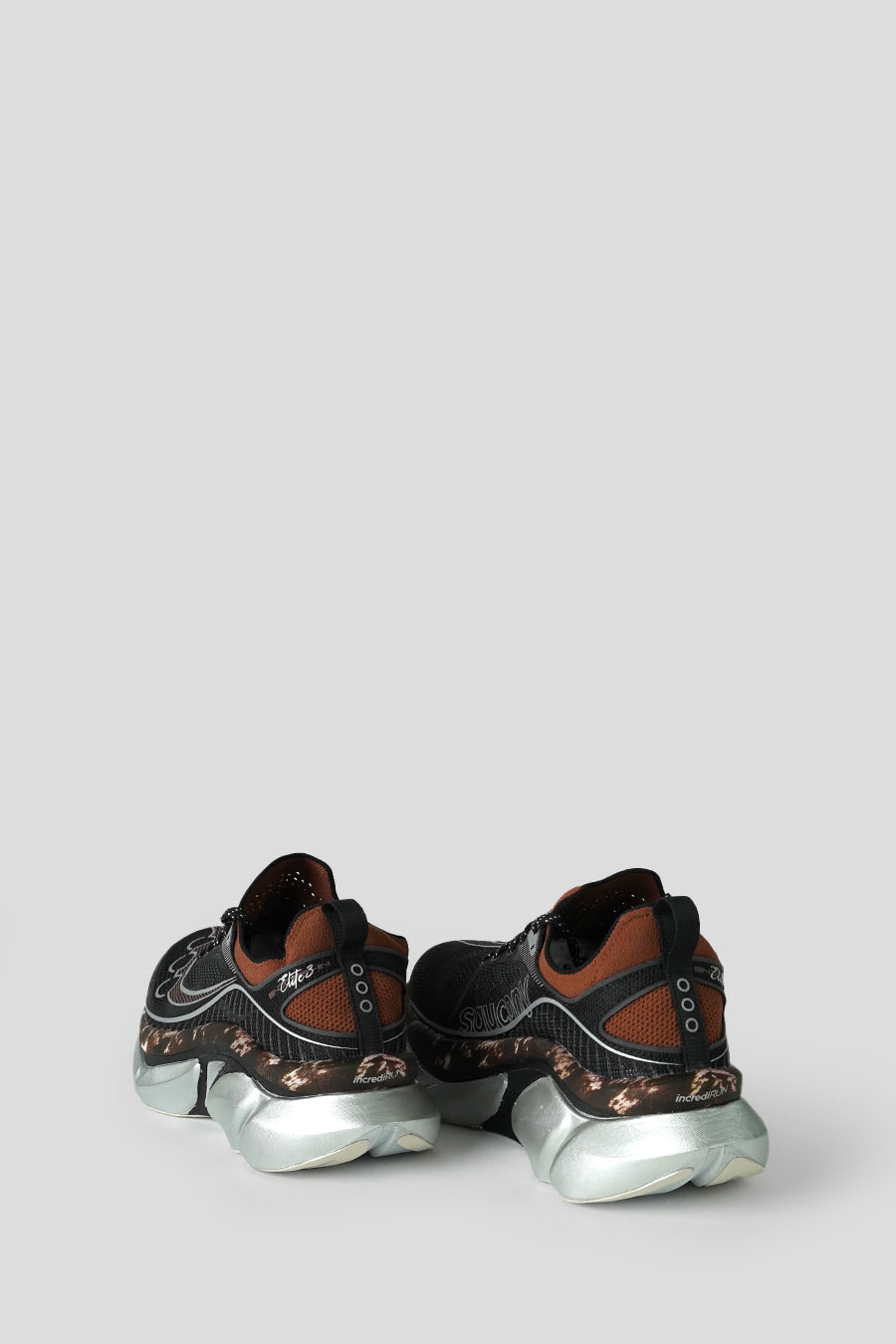 Saucony - BLACK AND CHROME ENDORPHIN ELITE 3 SNEAKERS - LE LABO STORE