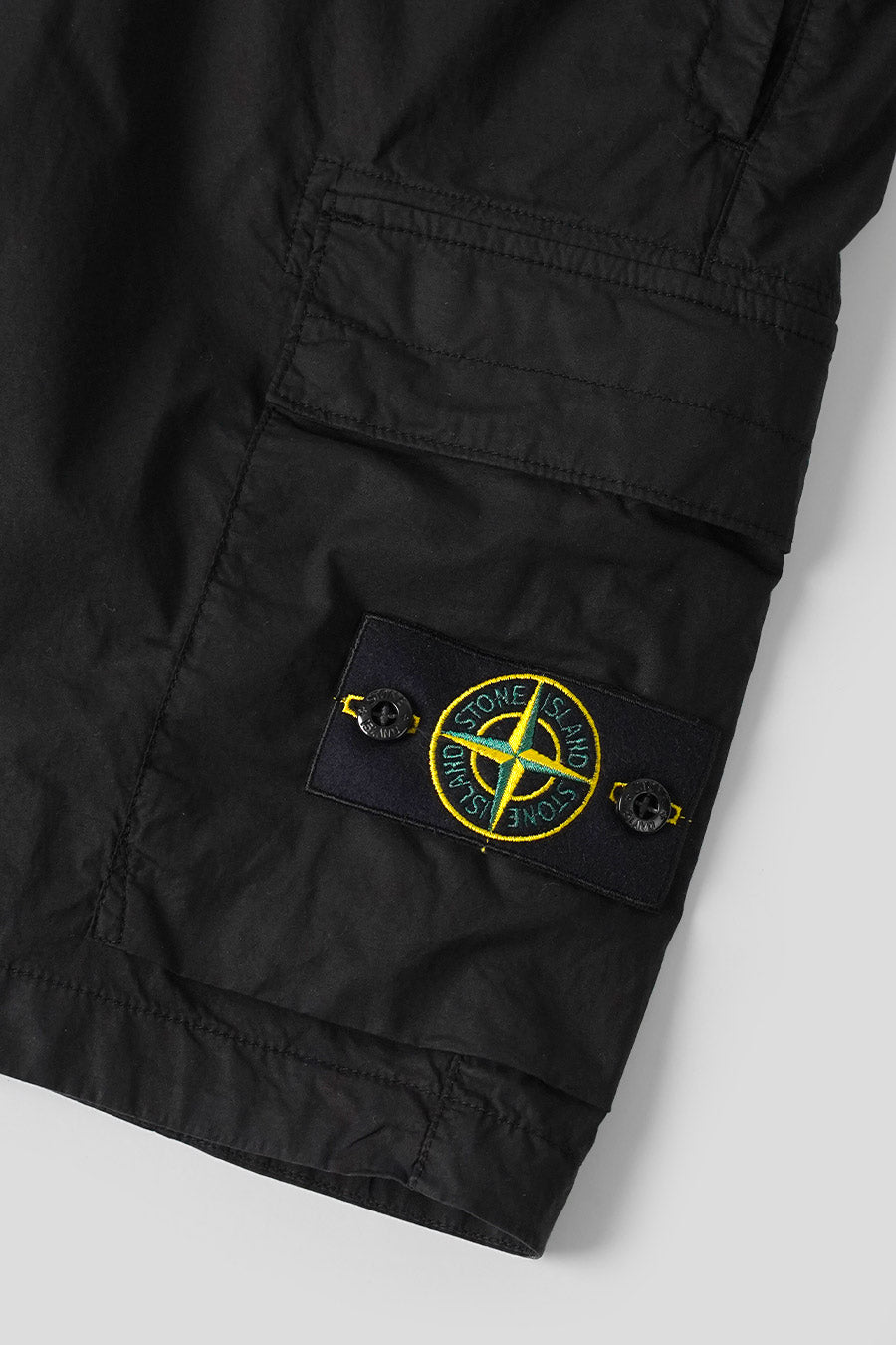 Stone Island - BERMUDA CARGO NOIR - LE LABO STORE