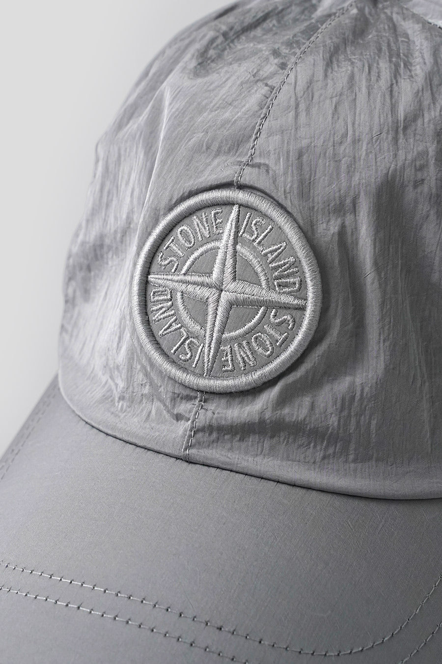 Stone Island - CASQUETTE NYLON METAL IN ECONYL GRISE - LE LABO STORE