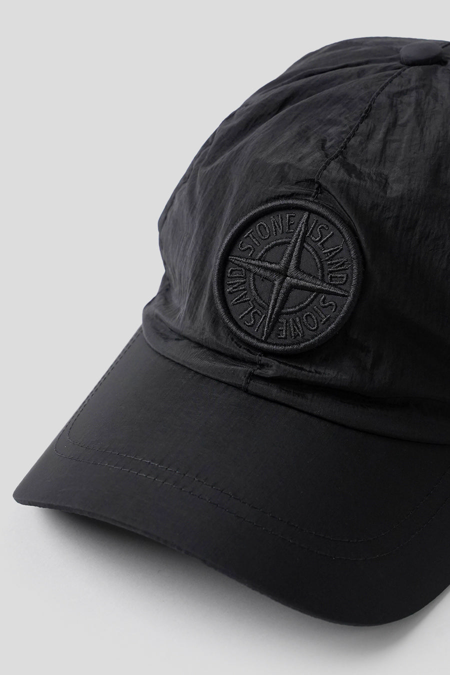 Stone Island - CASQUETTE NYLON METAL IN ECONYL NOIRE - LE LABO STORE