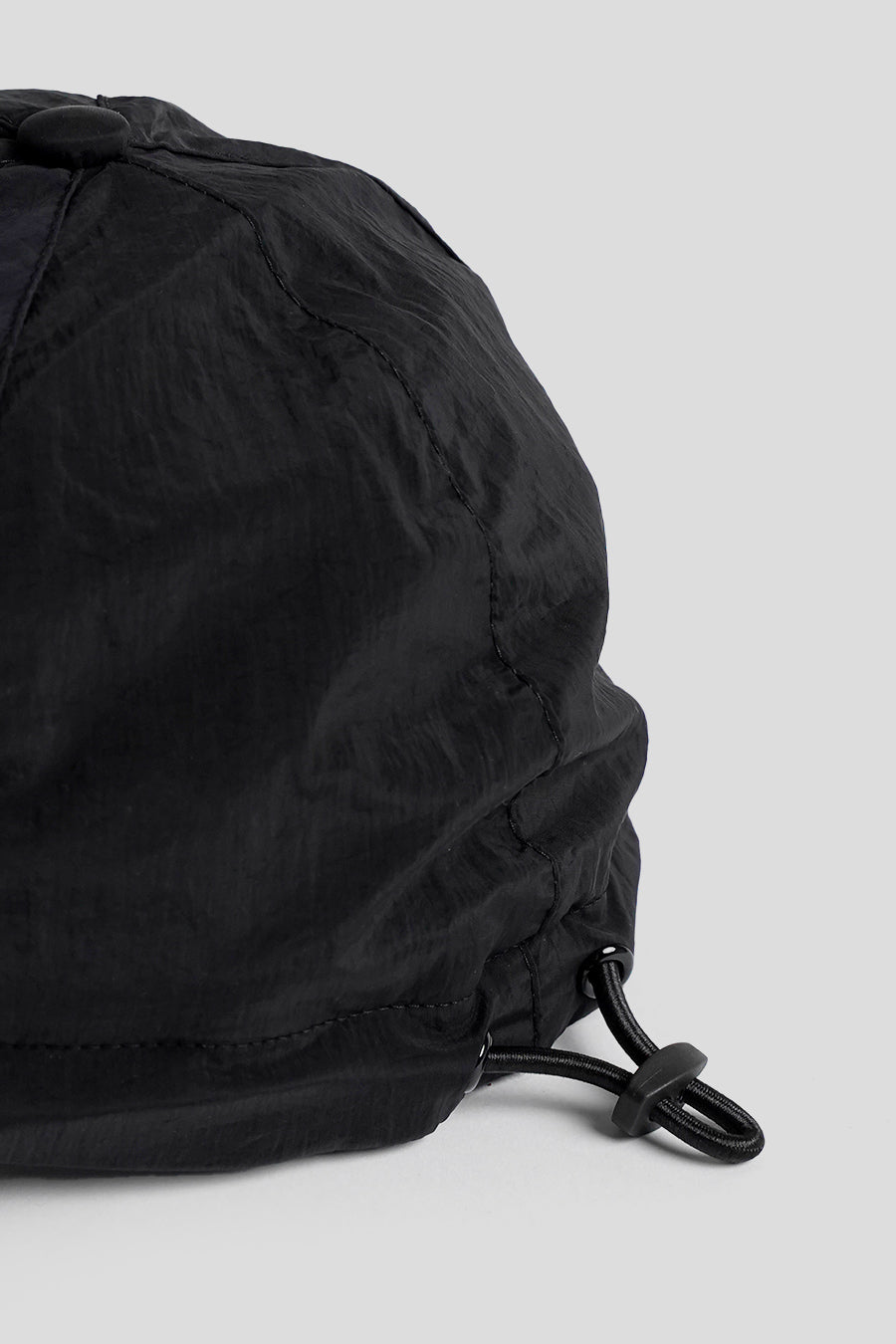 Stone Island - CASQUETTE NYLON METAL IN ECONYL NOIRE - LE LABO STORE