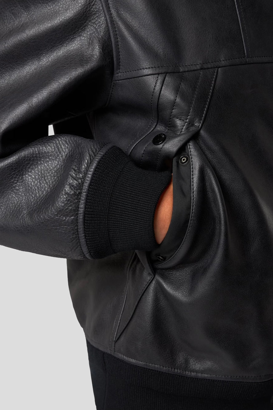 Stone Island - VESTE À CAPUCHE EN CUIR TEXTURÉ NOIRE - LE LABO STORE