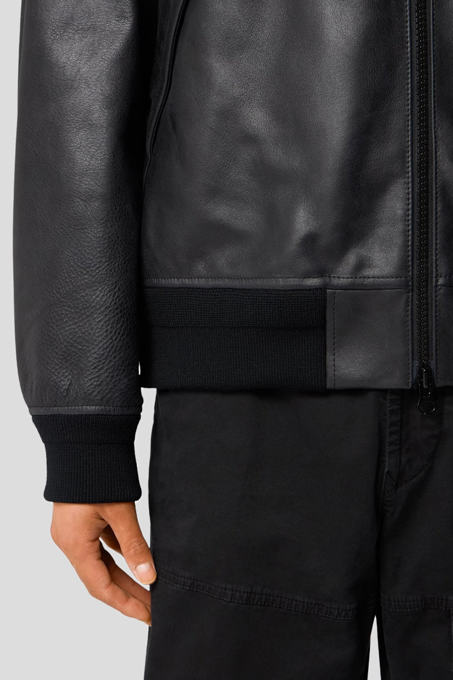 Stone Island - VESTE À CAPUCHE EN CUIR TEXTURÉ NOIRE - LE LABO STORE