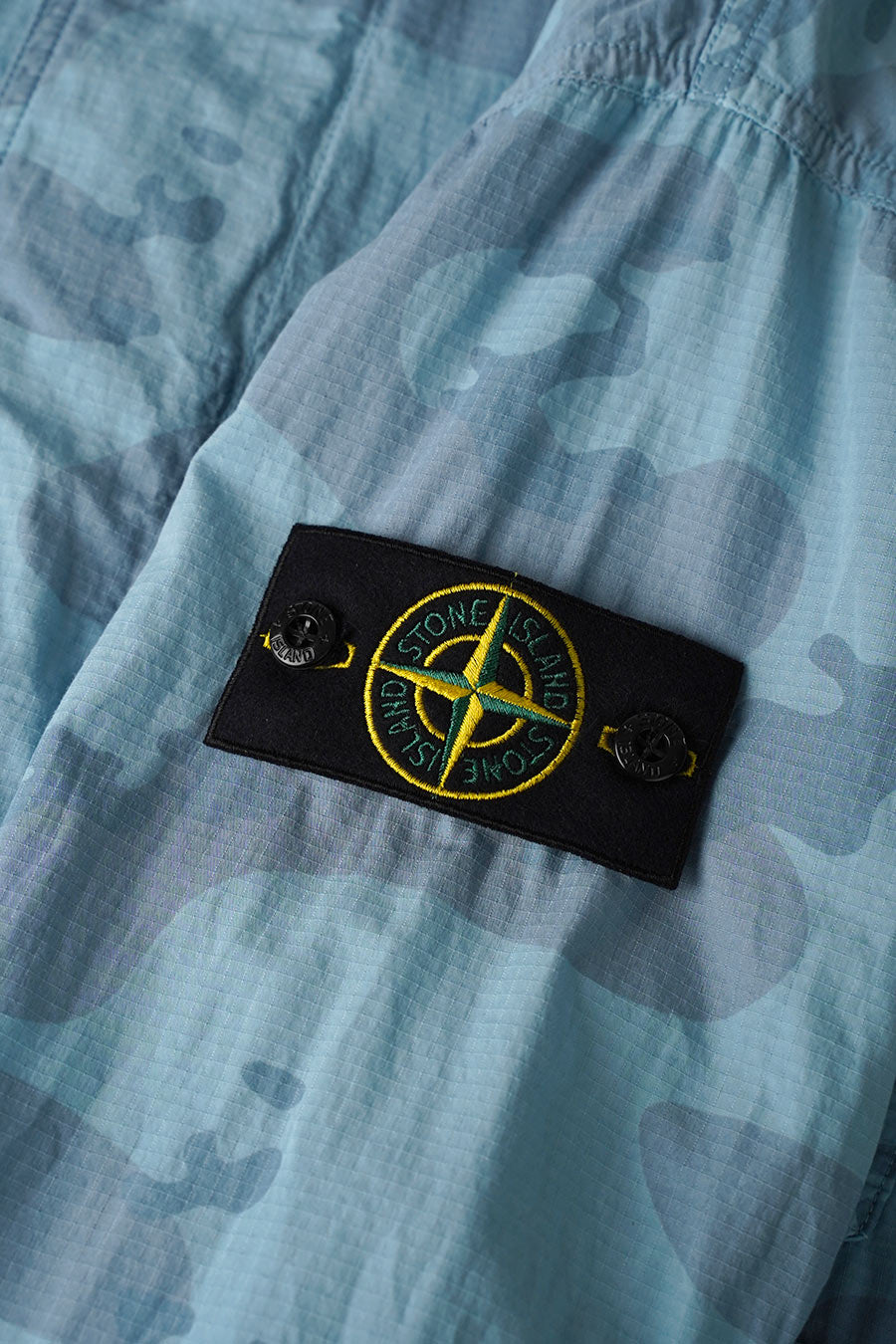 Stone Island - VESTE LÉGÈRE RIPSTOP BLEU CENDRÉ CAMO - LE LABO STORE