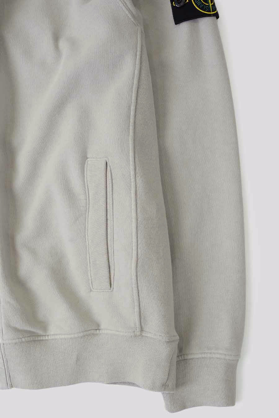 Stone Island - SWEAT-SHIRT À CAPUCHE ZIPPÉ GRIS PERLE - LE LABO STORE