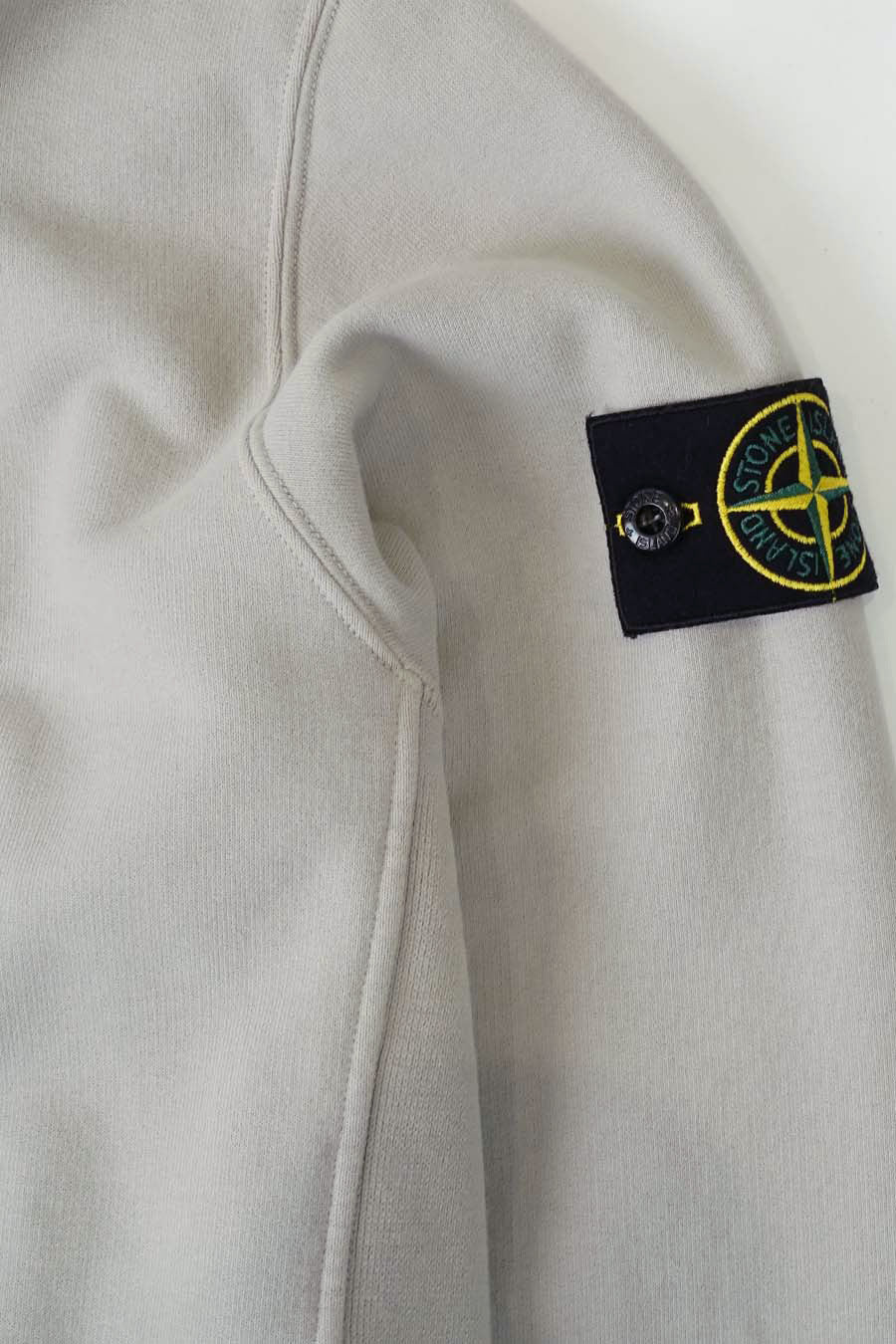 Stone Island - SWEAT-SHIRT À CAPUCHE ZIPPÉ GRIS PERLE - LE LABO STORE