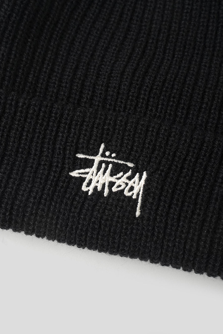 Stussy - BONNET BASIC CUFF NOIR - LE LABO STORE