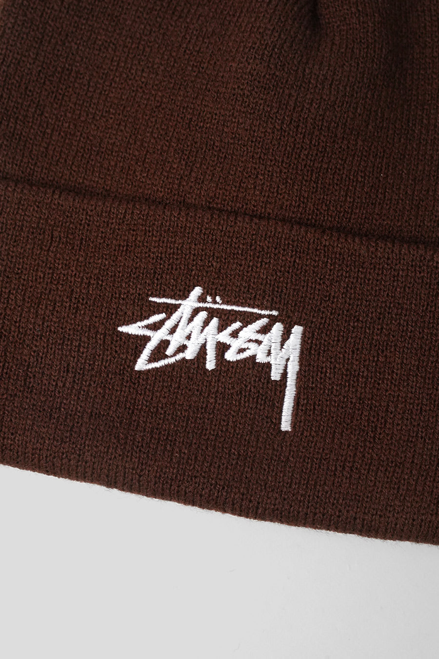 Stussy - BONNET STOCK CUFF MARRON FONCÉ - LE LABO STORE