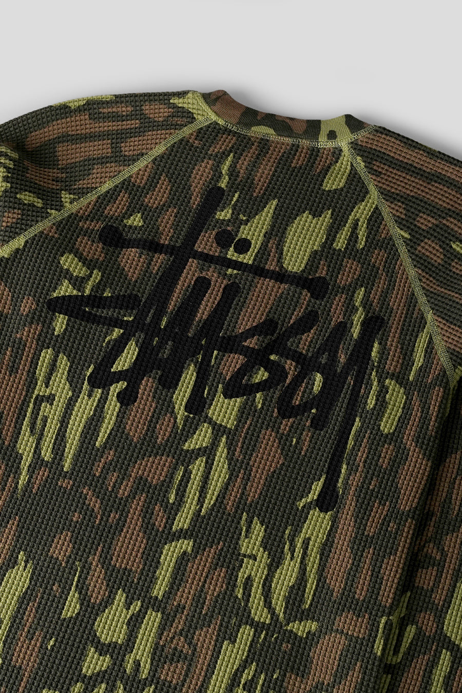 Stussy - CREWNECK RAGLAN THERMAL BASIC STOCK TREE BARK CAMO - LE LABO STORE