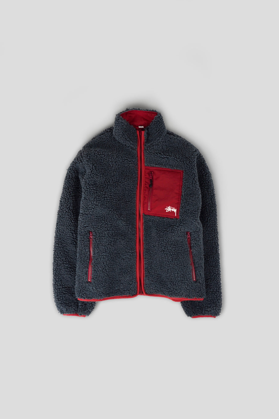 Stussy - VESTE SHERPA RÉVERSIBLE BLEU FUMÉ ET ROUGE - LE LABO STORE