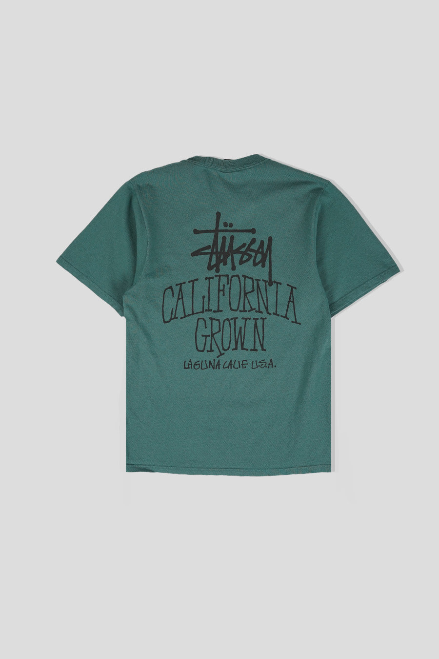 Stussy - T-SHIRT CALI GROWN PIG. DYED VERT FONCÉ - LE LABO STORE