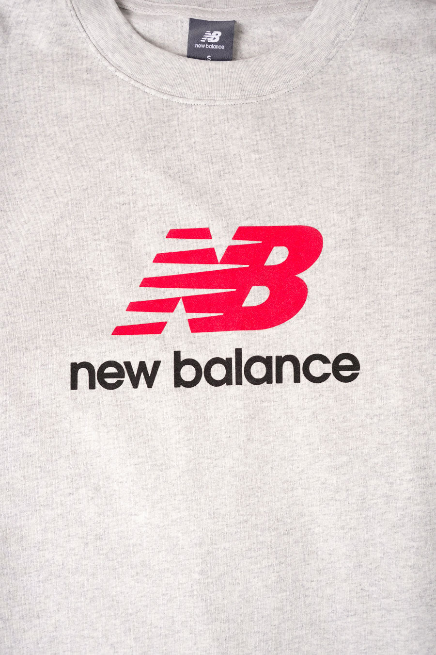 NEW BALANCE - T-SHIRT ATHLECTICS LOGO GRIS - LE LABO STORE