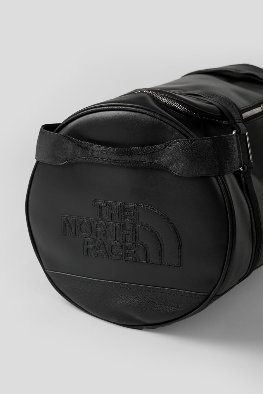 The North Face - SAC DE VOYAGE BASE CAMP DUFFLE EN CUIR NOIR - LE LABO STORE