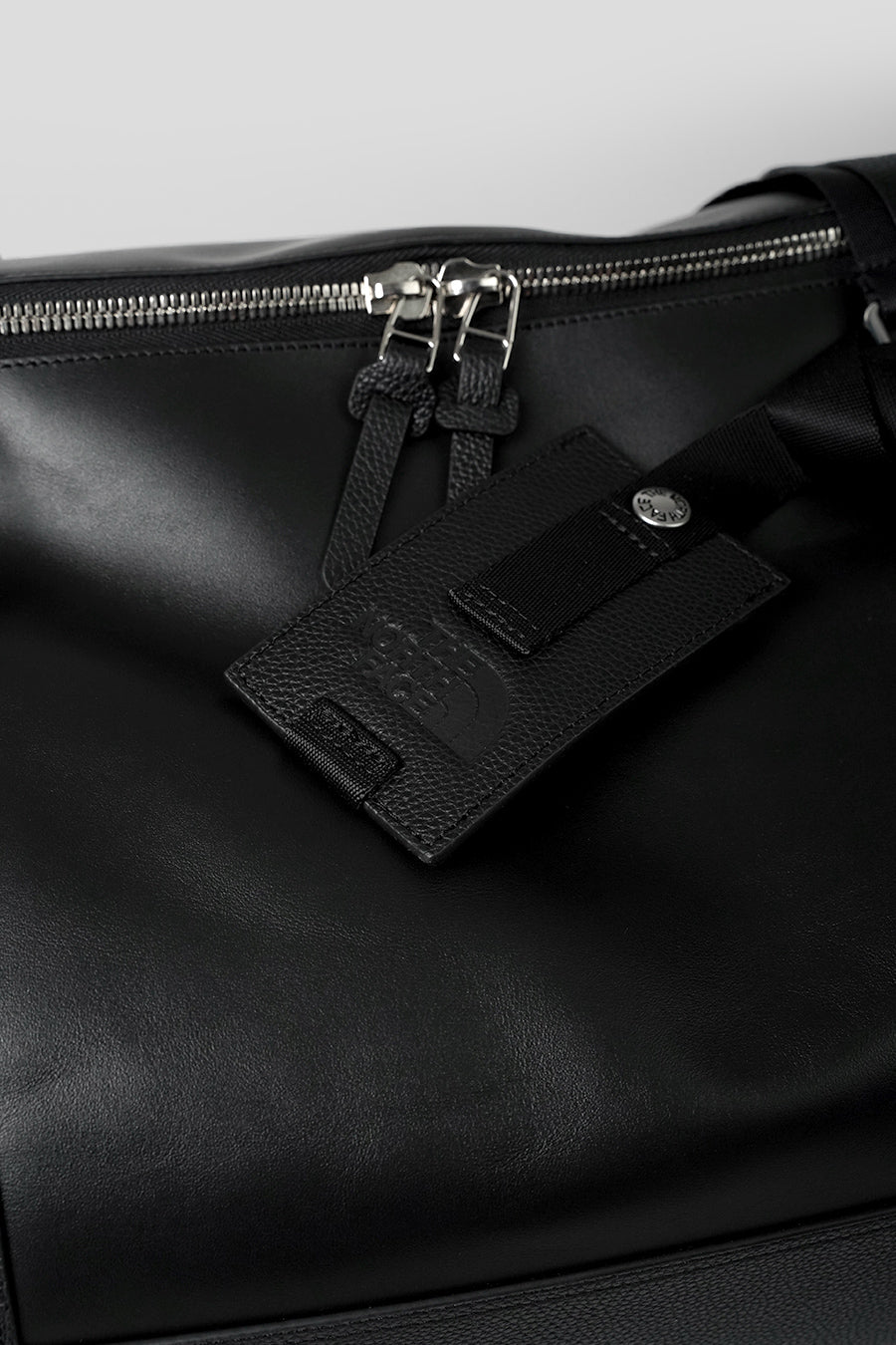 The North Face - SAC DE VOYAGE BASE CAMP DUFFLE EN CUIR NOIR - LE LABO STORE