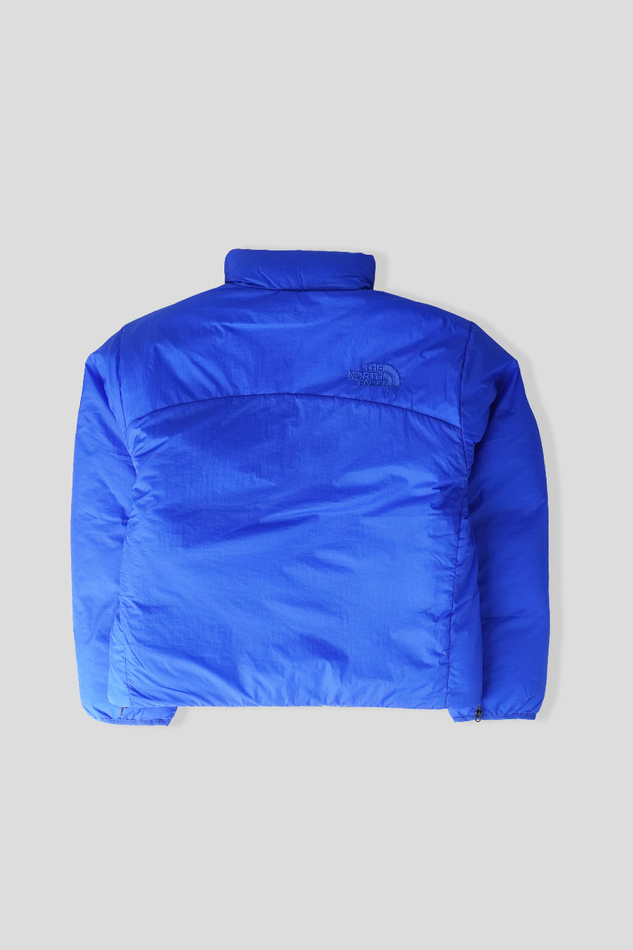 The North Face - DOUDOUNE PERTEX NUPTSE REVERSIBLE BLEUE ET NOIRE - LE LABO STORE
