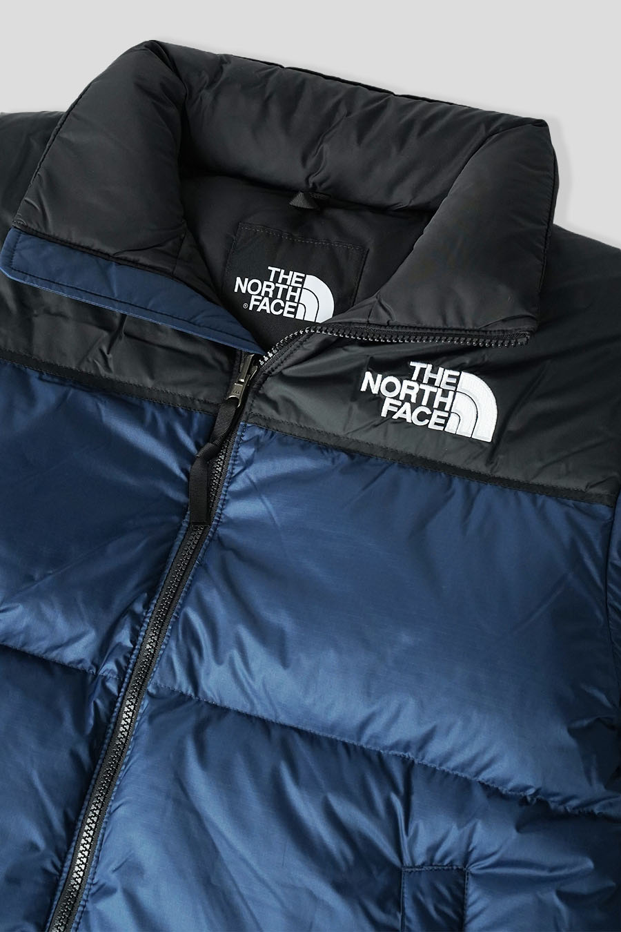 The North Face - DOUDOUNE 1996 RETRO NUPTSE BLEU FONCÉ ET NOIRE - LE LABO STORE