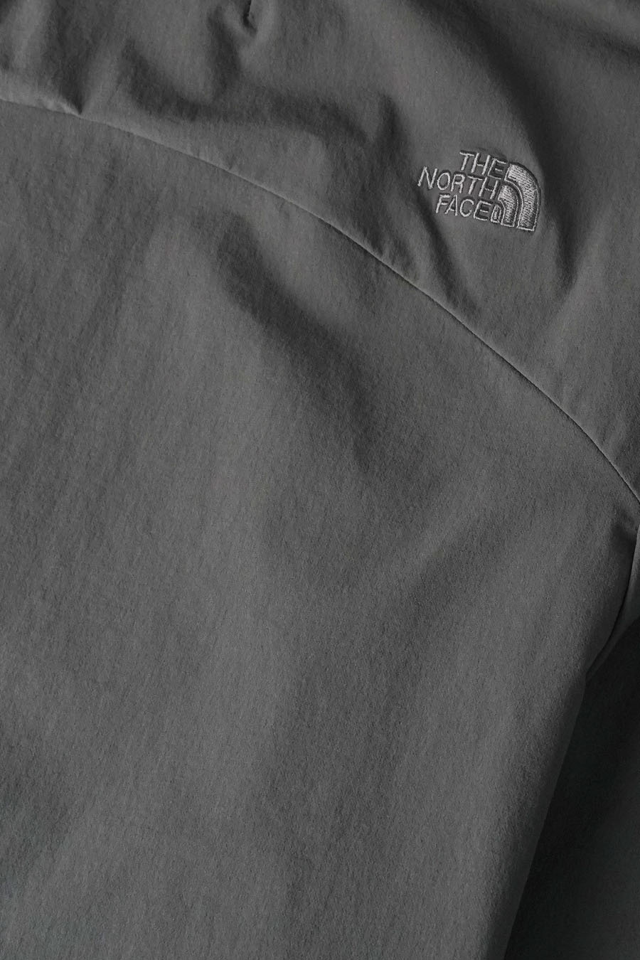 The North Face - VESTE TNF TECH WOVEN CHARBON - LE LABO STORE