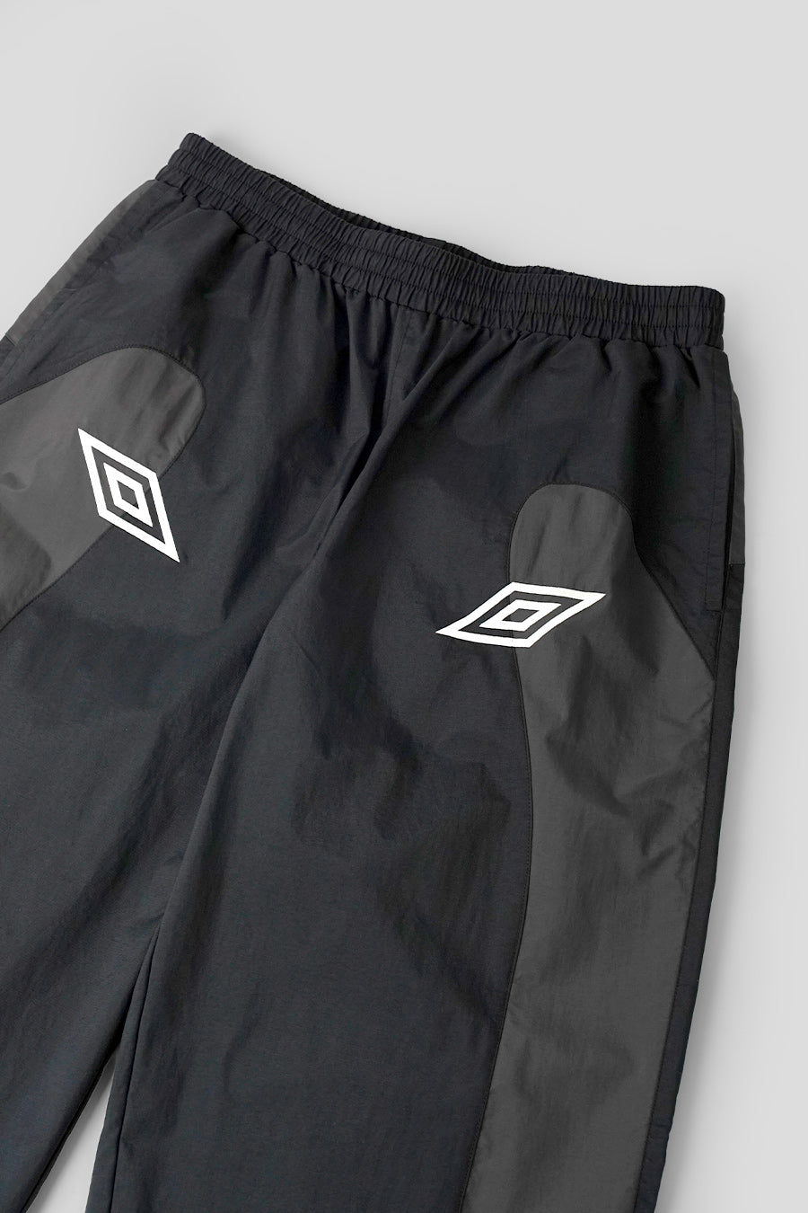 Umbro - BLACK AND CHARCOAL GUARDING TRACKS PANTS - LE LABO STORE