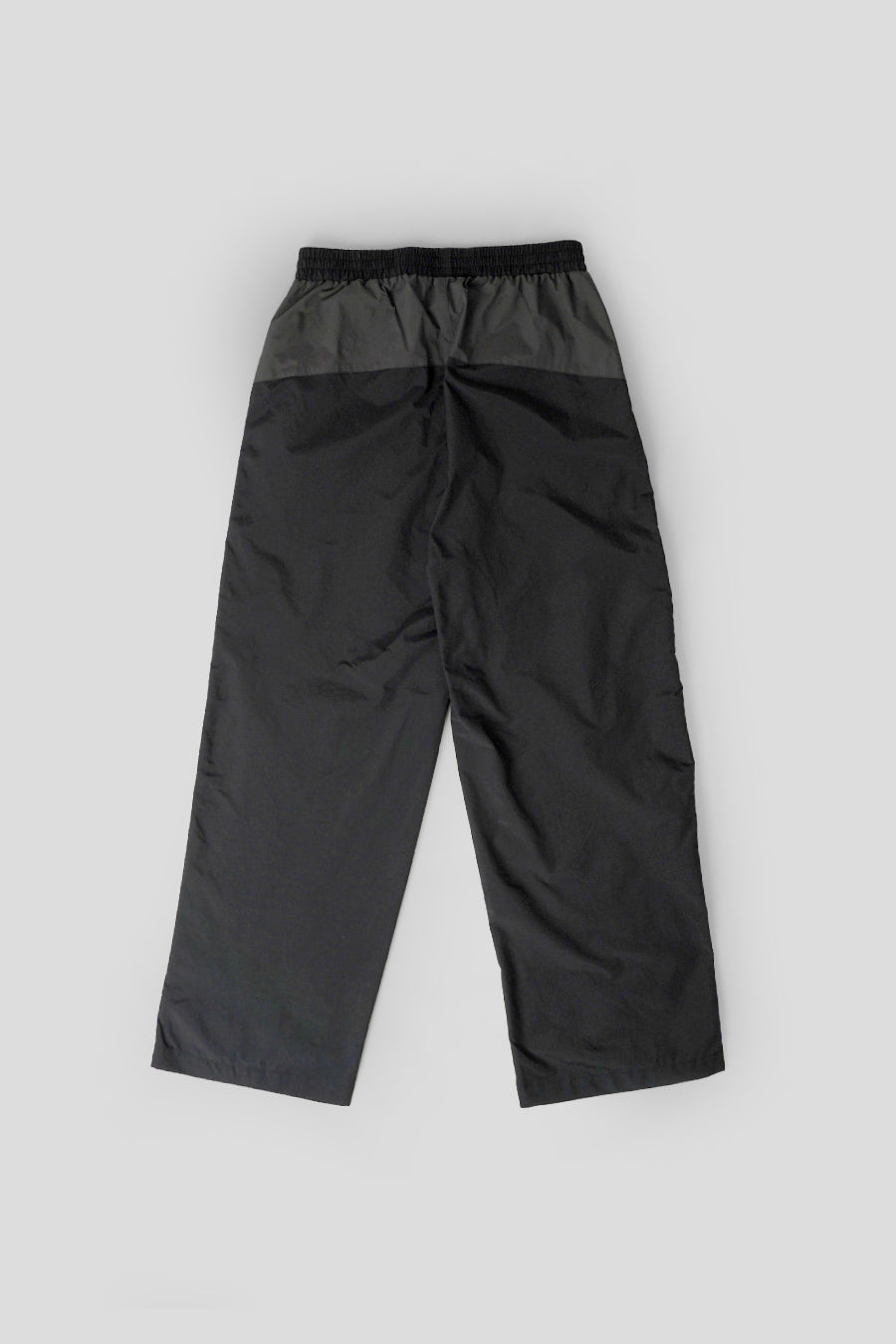 Umbro - PANTALON DE SURVÊTEMENT GUARDING NOIR ET CHARBON - LE LABO STORE