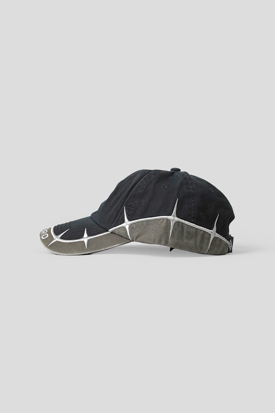 Umbro - BLACK ANTHRACITE SPIKES CAP - LE LABO STORE