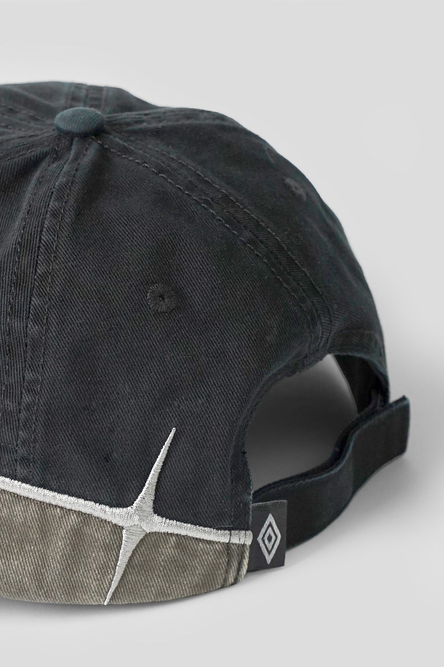 Umbro - BLACK ANTHRACITE SPIKES CAP - LE LABO STORE