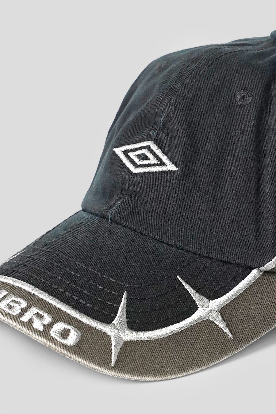 Umbro - BLACK ANTHRACITE SPIKES CAP - LE LABO STORE