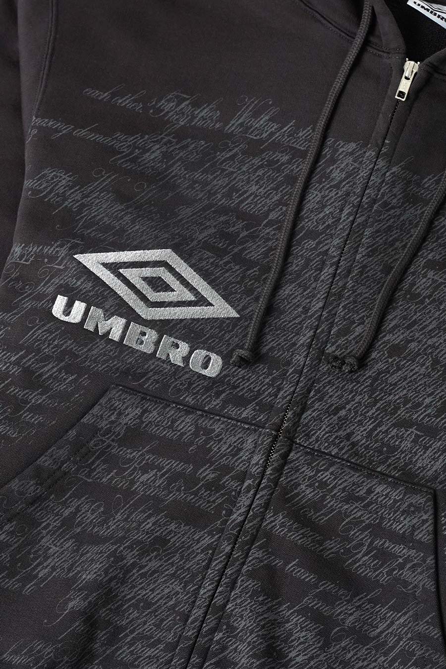 Umbro - WASHED BLACK COMPACT MASKED ZIP HOODIE - LE LABO STORE