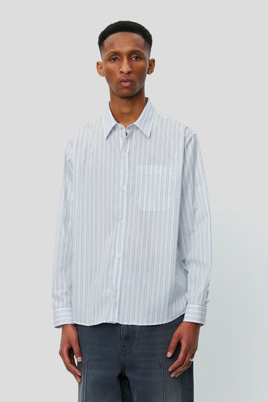 mfpen - CHEMISE DISTANT À RAYURES BLEU ET BLANCHE - LE LABO STORE